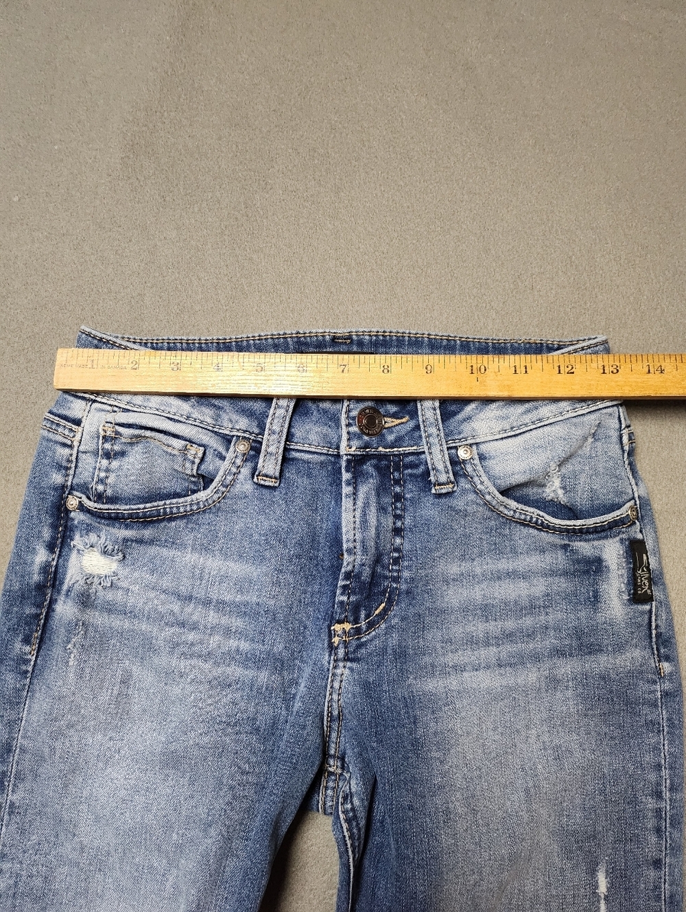 SILVER Avery Slim Crop jeans size 26 Distressed. - Picture 10 of 11